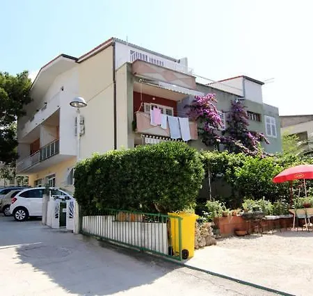 Eco-apartments With Garden * Baška Voda